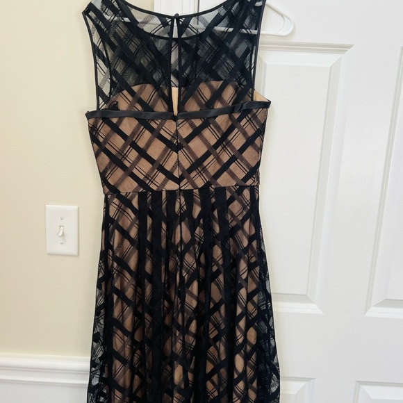 Gorgeous like new black lace Adrianna Papell size 6 black and cream dress - Picture 5 of 7